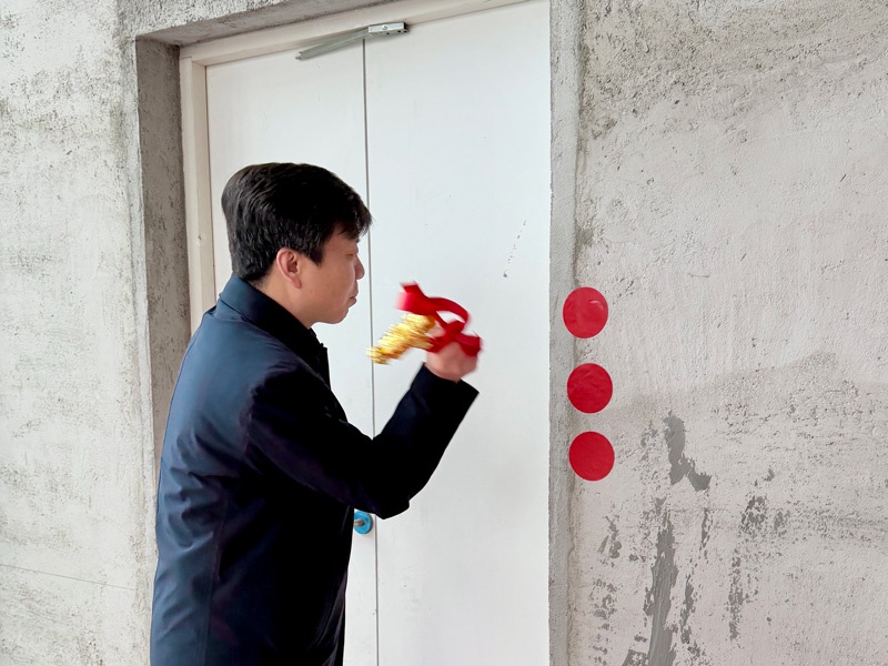 王总主持爱维丝科技新厂区装修开工项目