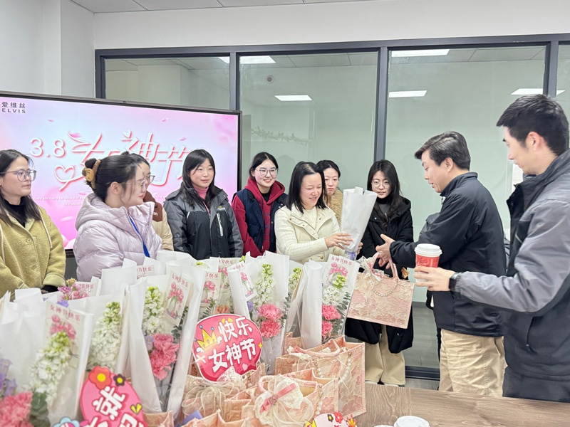 爱维丝科技提前共庆“三八”国际妇女节
